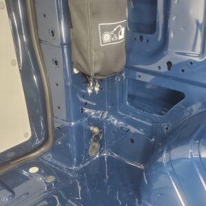 Takaseinien nurkissa ei suojamuoveja